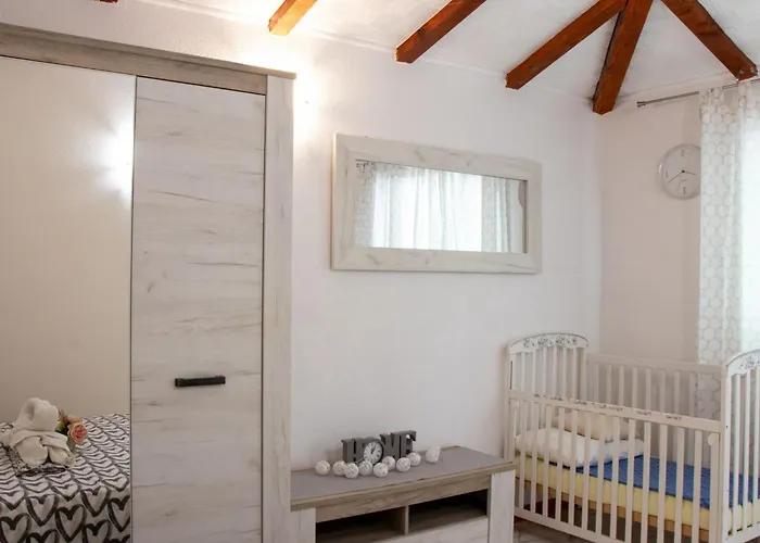 Authentic Dalmatian Treasure Homes Nyaraló Orebić